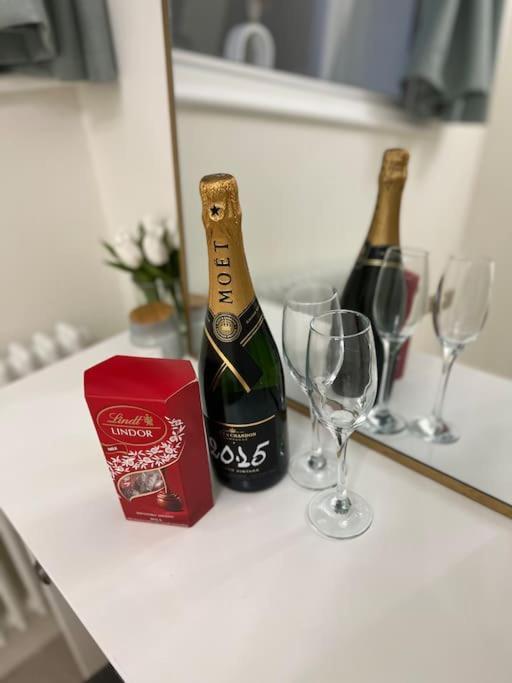 Victorian Stay In Ocean Village 南安普敦 外观 照片